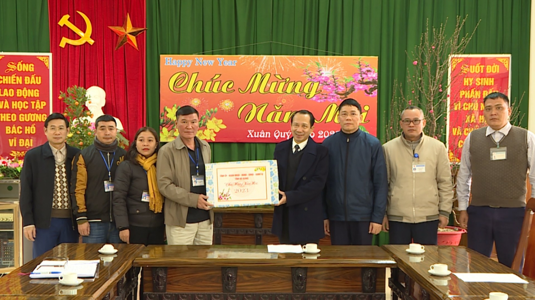 Phó Chủ tịch UBND tỉnh Trần Đức Quý chúc Tết tại Trung tâm công tác xã hội và các đơn vị