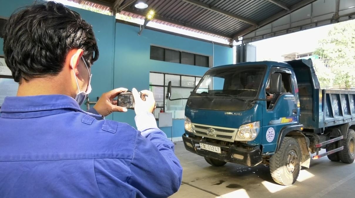 Trung tâm đăng kiểm xe cơ giới tăng giờ làm phục vụ người dân