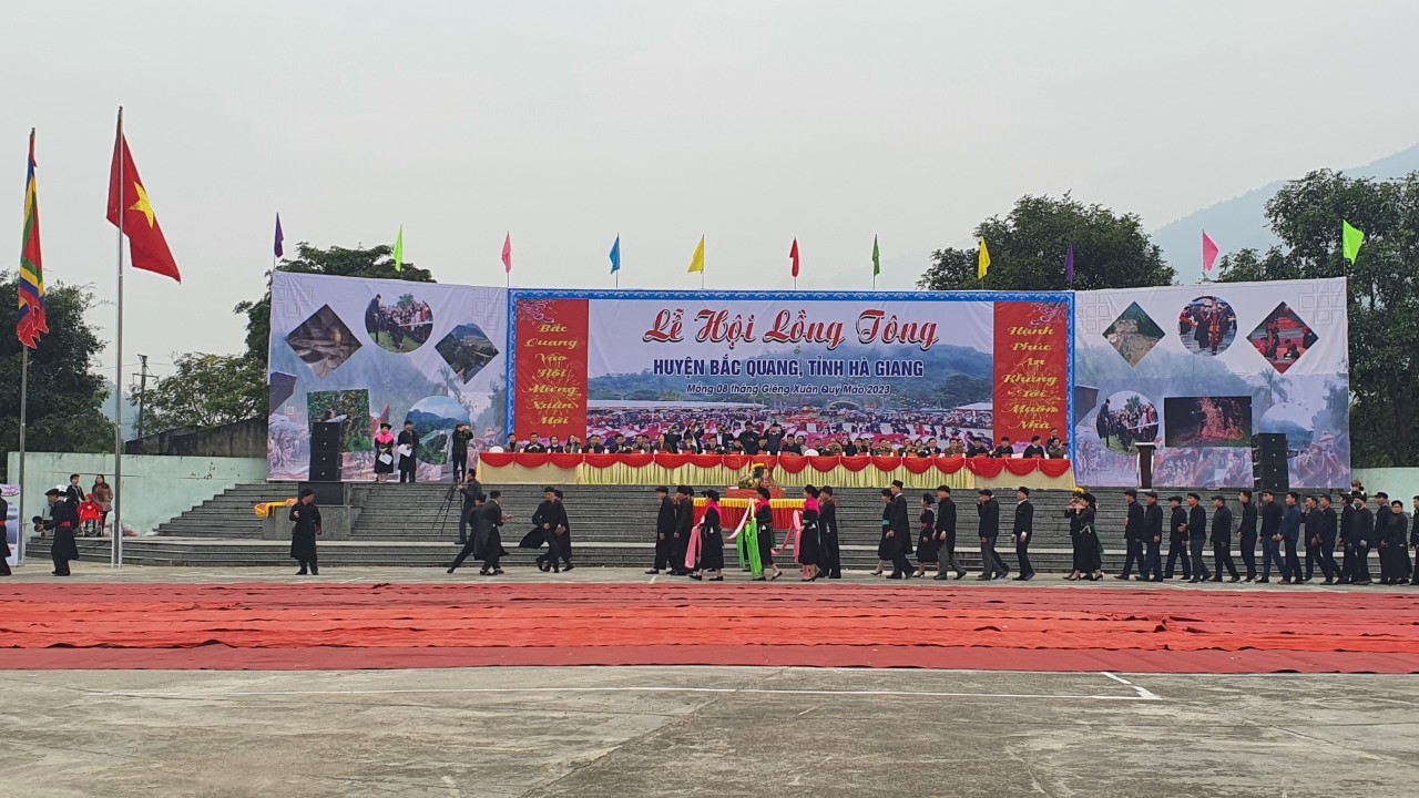 Phó Chủ tịch UBND tỉnh Trần Đức Quý dự Lễ hội Lồng tông Xuân Quý Mão 2023 tại huyện Bắc Quang