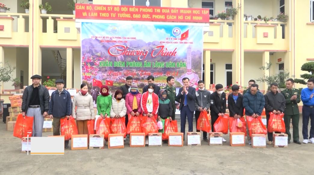 Chương trình "Xuân biên phòng, ấm lòng dân bản"