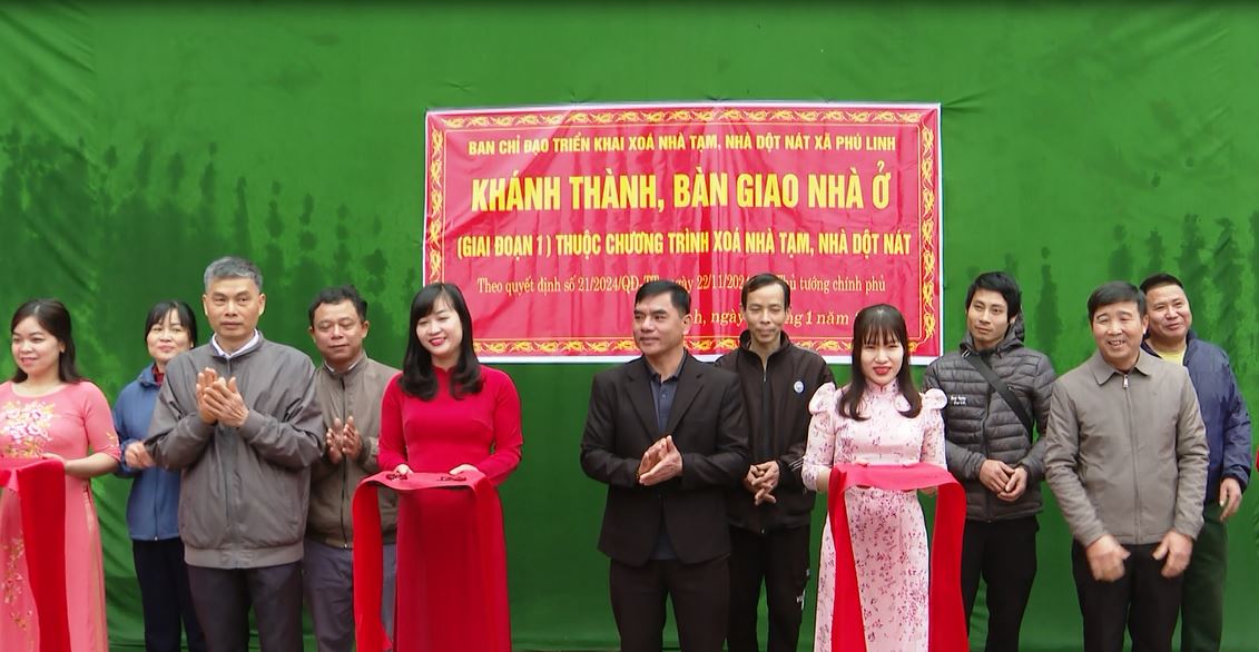 Vị Xuyên: Xã Phú Linh bàn giao nhà ở cho người dân