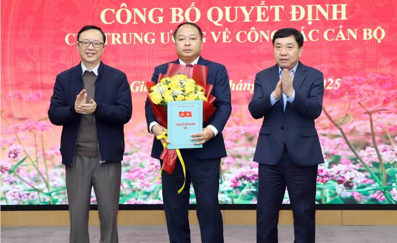 Tỉnh ủy tổ chức công bố Quyết định của Trung ương về công tác cán bộ
