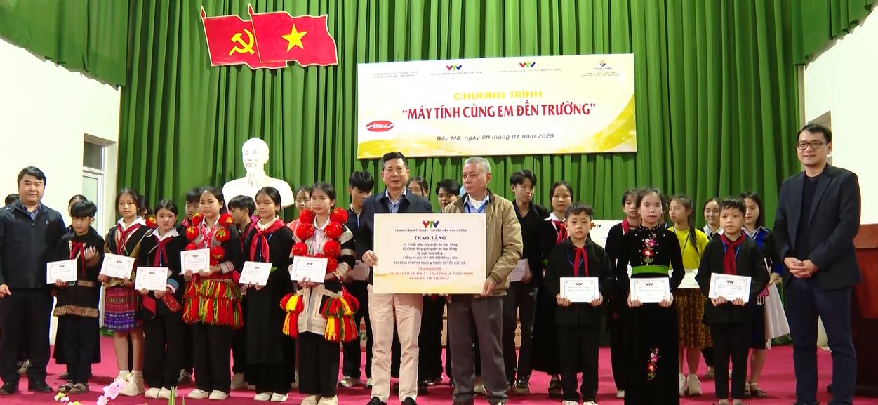 Đoàn công tác của Đài THVN thăm, tặng quà tại huyện Bắc Mê