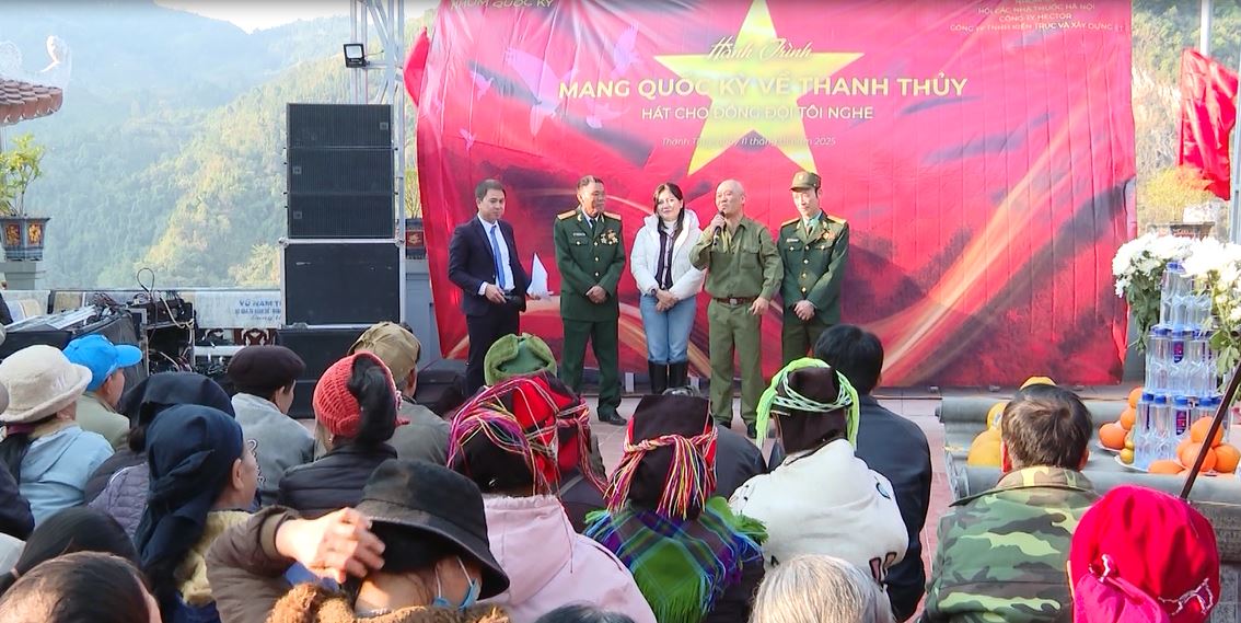 Hành trình “Đưa Quốc kỳ về Thanh Thuỷ - Hát cho đồng đội tôi nghe”
