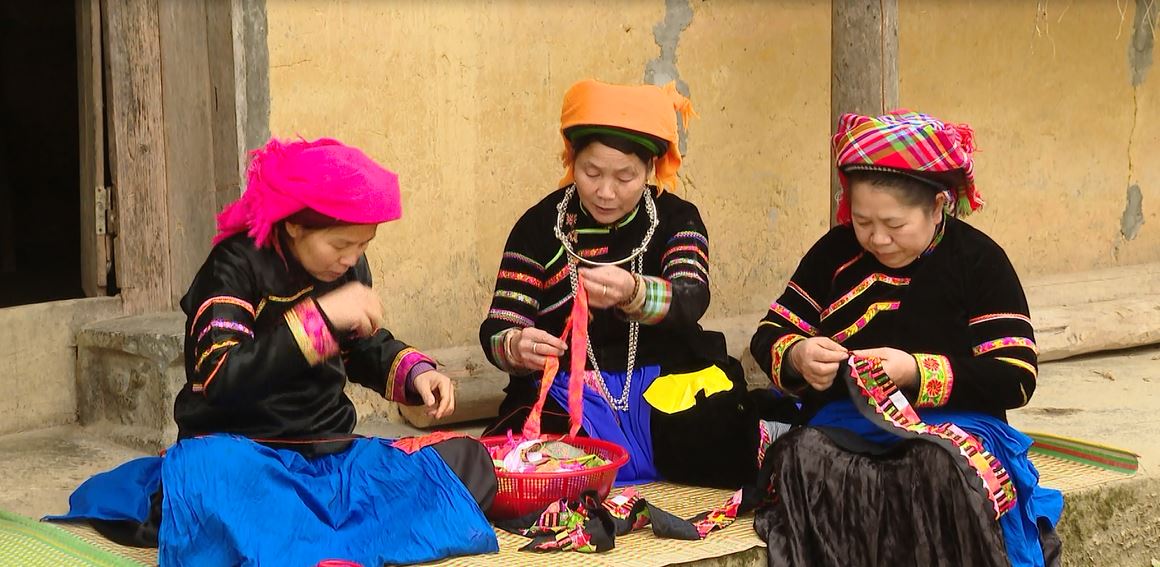Sắc Xuân nồng nàn trong tục đón Tết của người Pu Péo
