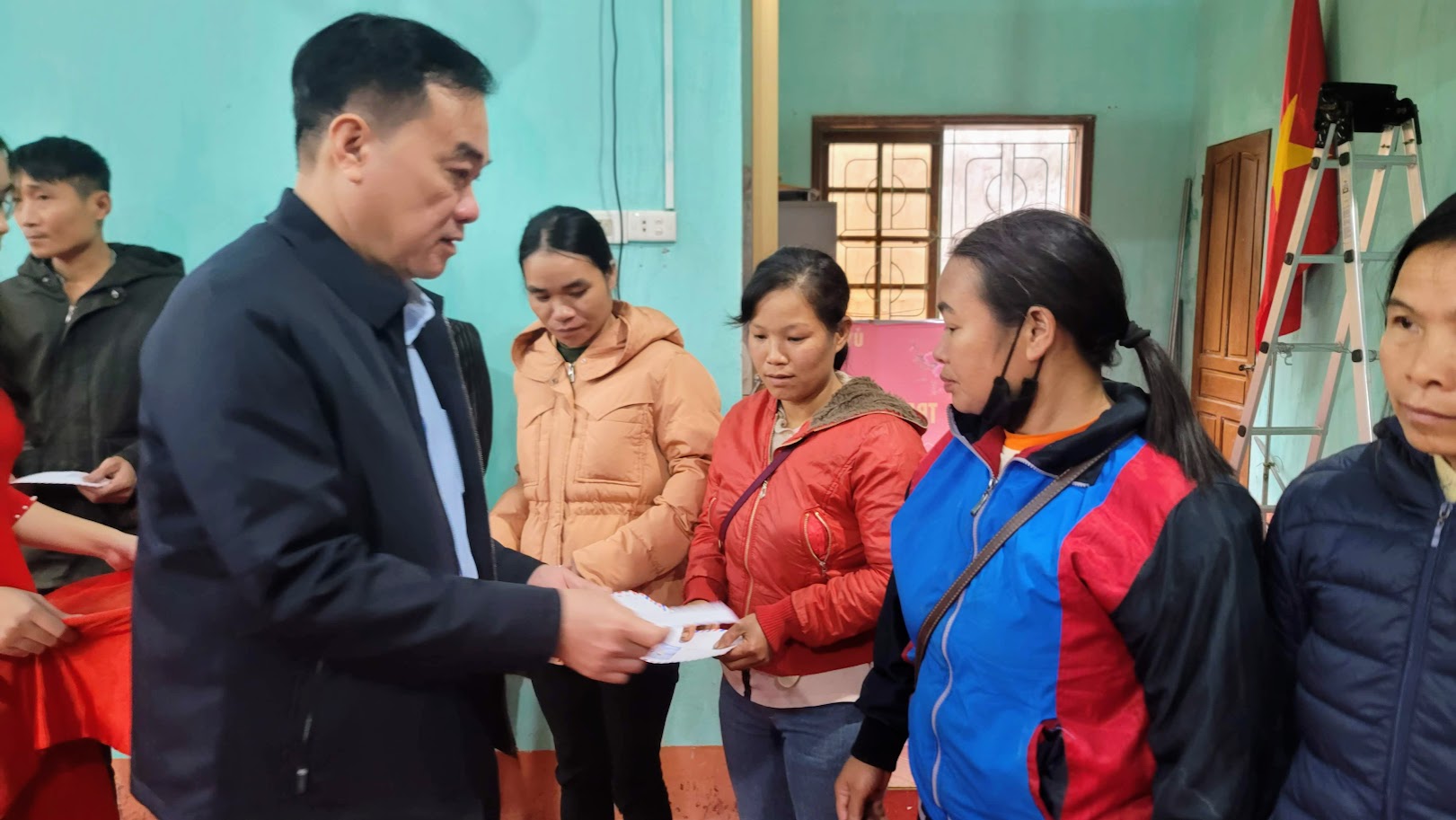 Bắc Quang tổ chức trao quà của Trưởng Ban nội chính Trung ương Phan Đình Trạc cho hộ nghèo DTTS