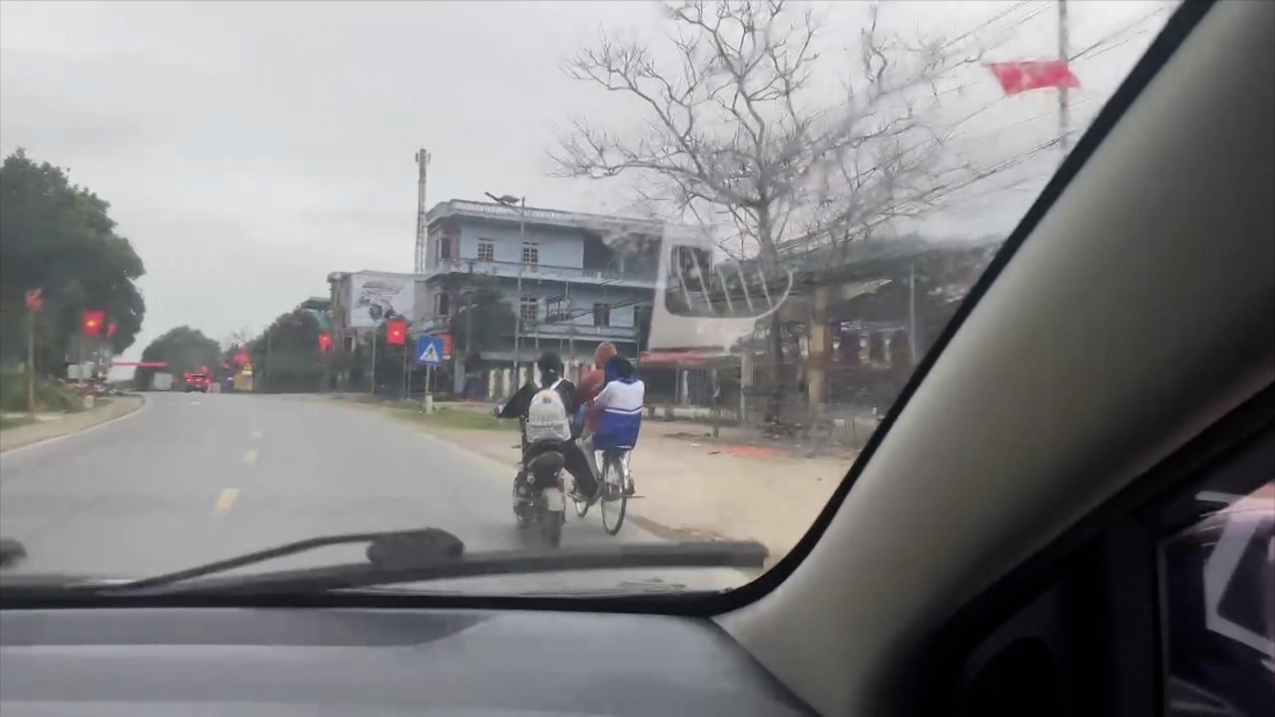 Đèn giao thông - Ngày 26/2/2024