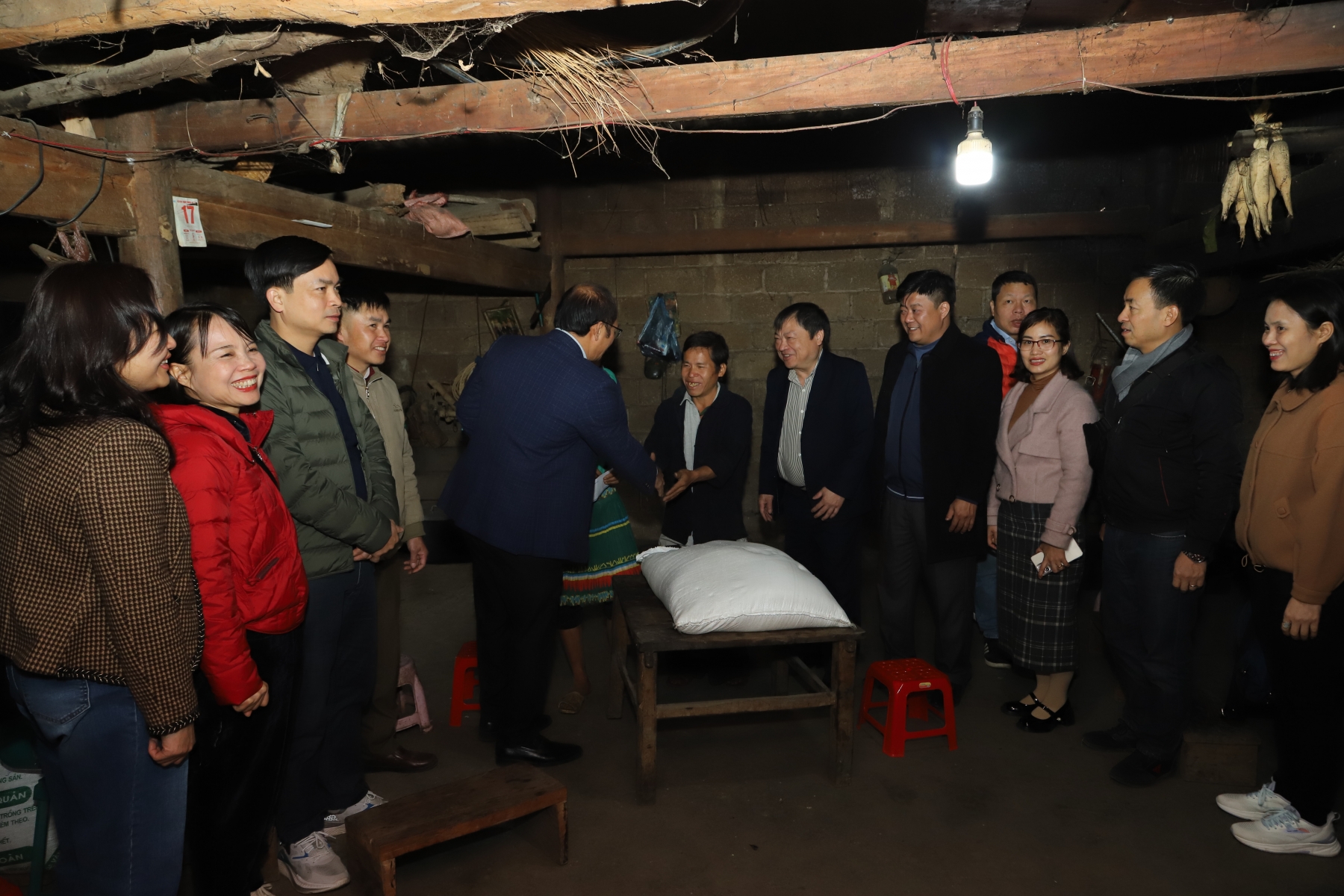 Mèo Vạc chung tay chăm lo Tết cho người nghèo, đối tượng chính sách