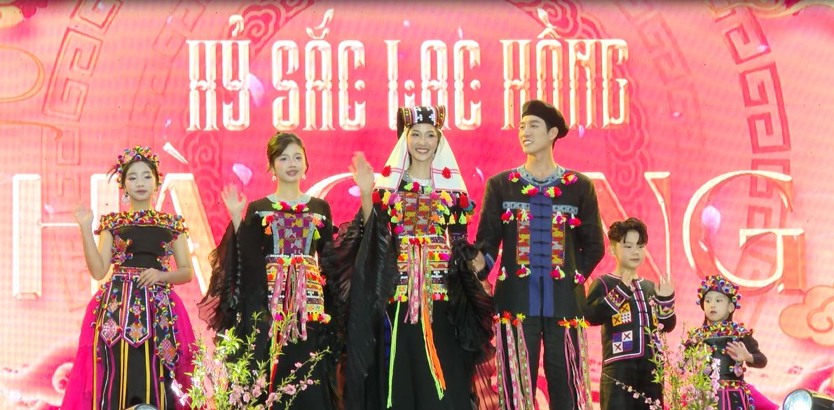 Ghi nhận từ chương trình “Hỷ sắc lạc hồng”