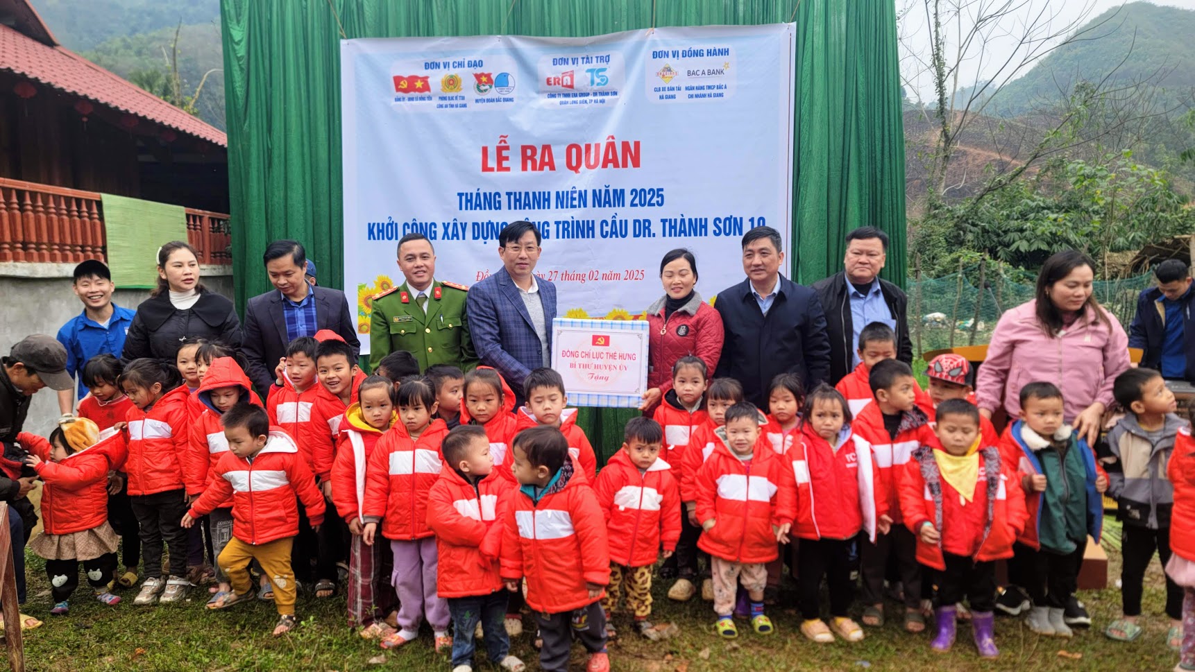 Huyện Đoàn Bắc Quang ra quân tháng Thanh niên và Khởi công xây dựng công trình cầu Dr. Thành Sơn 10 tại xã Đồng Tiến