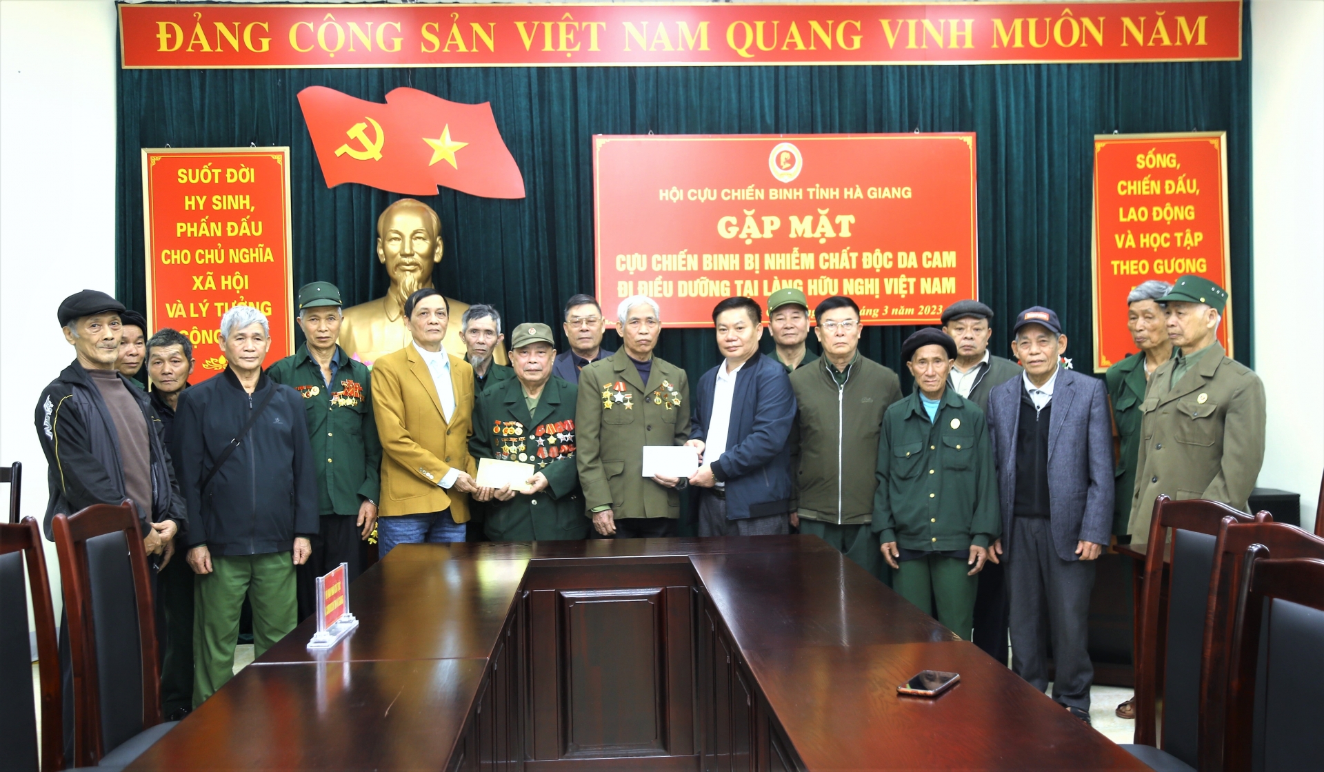 Gặp mặt cựu chiến binh đi điều dưỡng tại Làng Hữu nghị Việt Nam