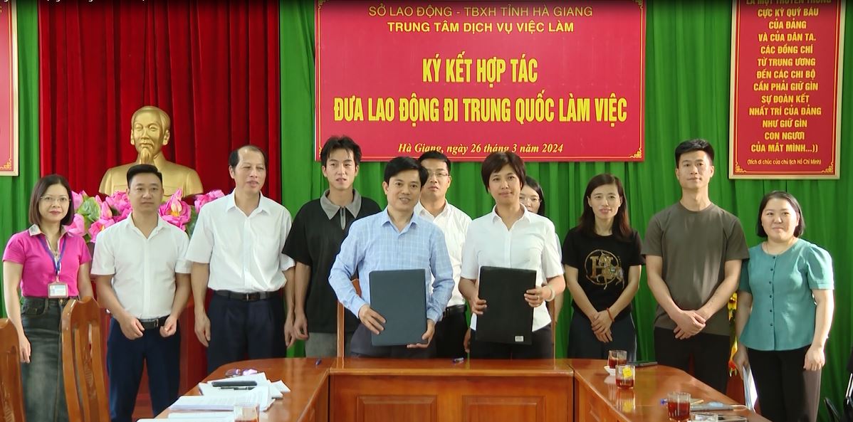 Ký kết hợp đồng đưa lao động đi Trung Quốc làm việc