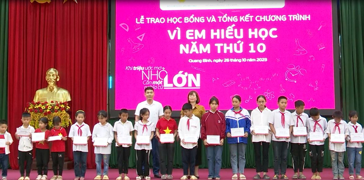 Viettel Hà Giang – 10 năm đồng hành cùng học sinh nghèo đến trường