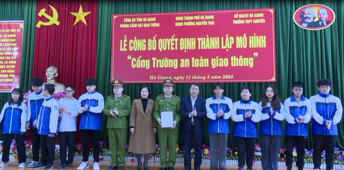 Ra mắt mô hình "Cổng trường an toàn giao thông"