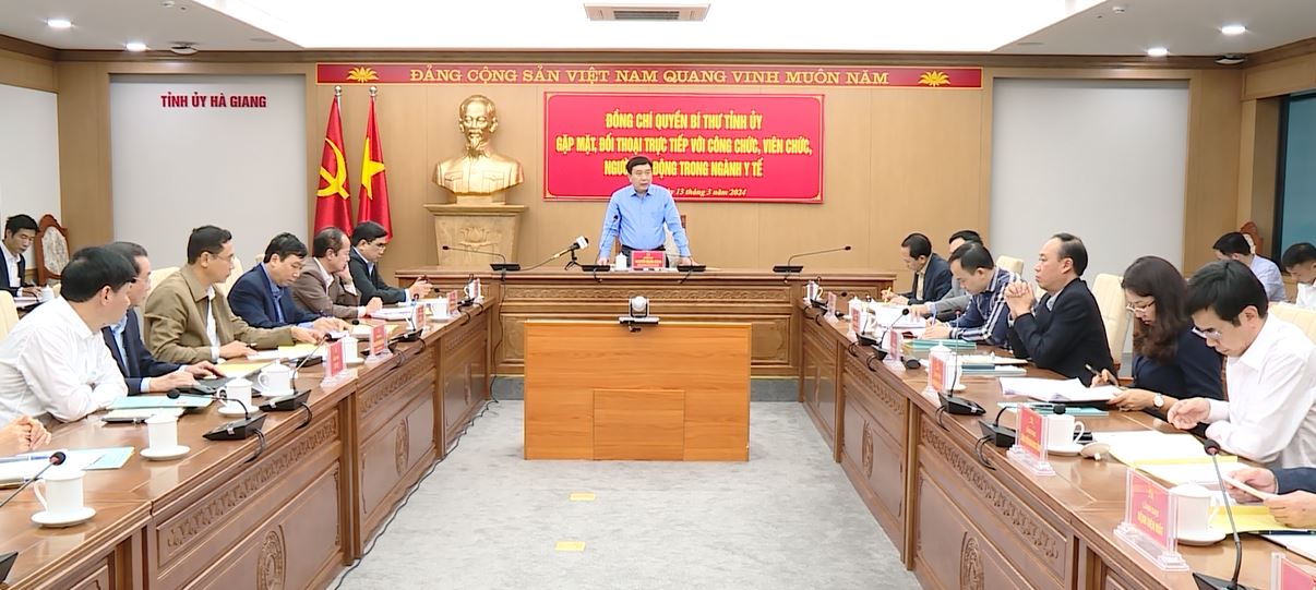 Quyền Bí thư Tỉnh ủy Nguyễn Mạnh Dũng đối thoại với cán bộ, nhân viên ngành y tế