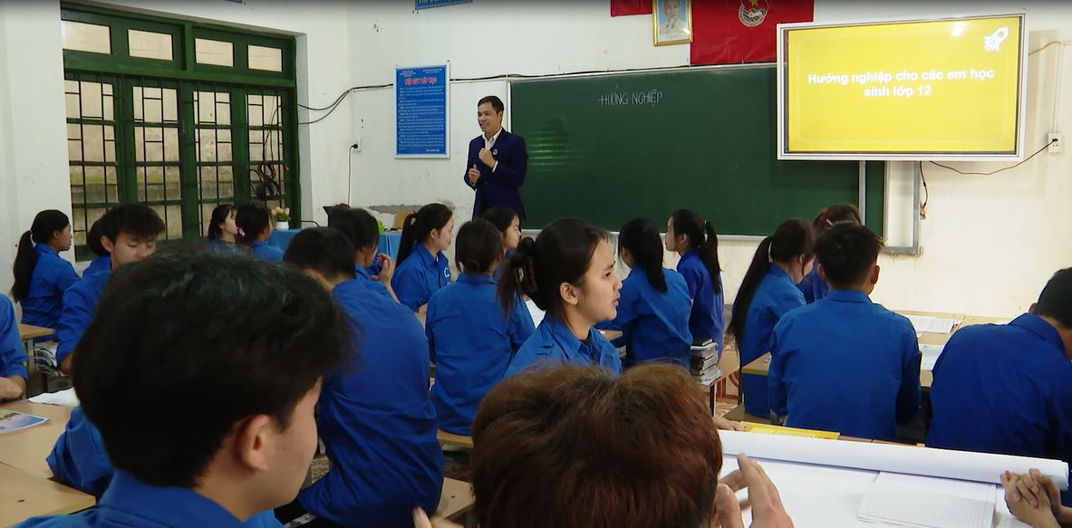 Tăng cường giáo dục hướng nghiệp cho học sinh lớp 12