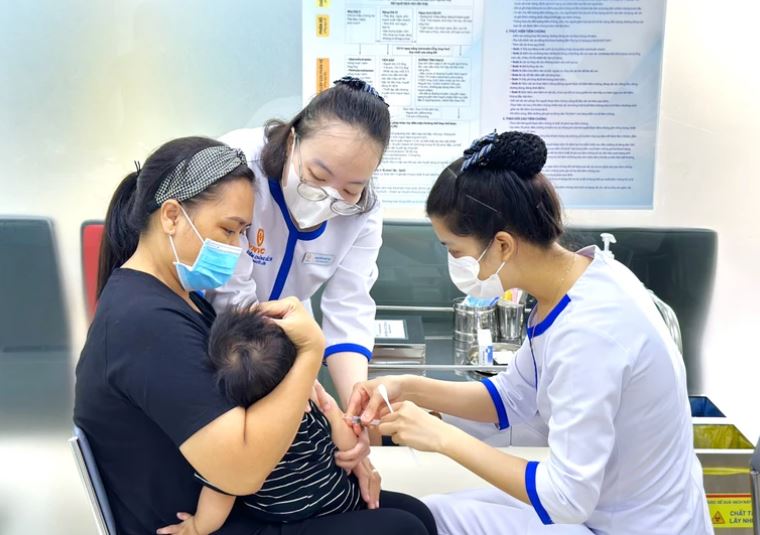 Ba nhóm đối tượng nên đi tiêm vaccine sởi
