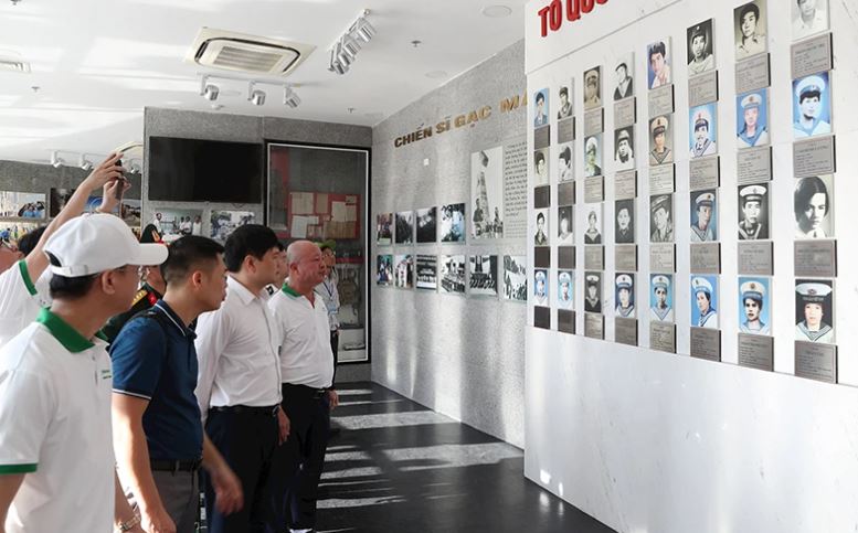 Tượng đài bất tử giữa sóng nước Trường Sa