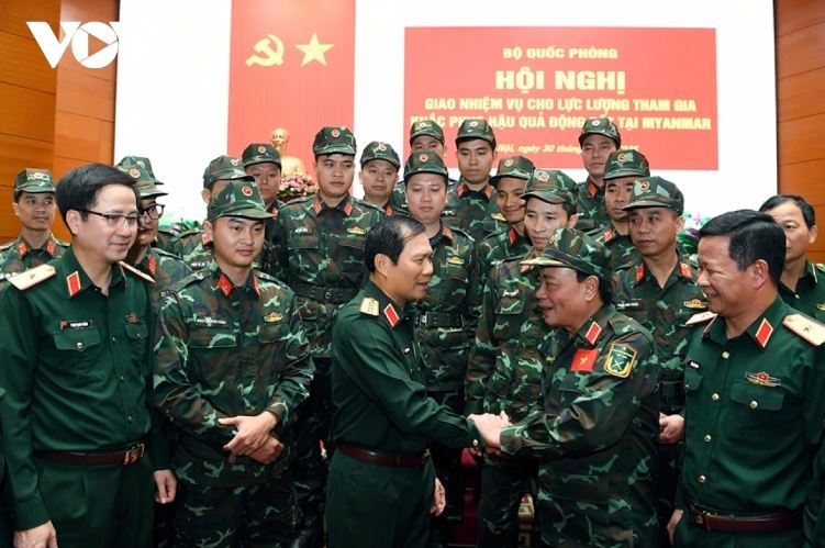 Lãnh đạo Bộ Quốc phòng giao nhiệm vụ cho cán bộ, chiến sỹ đi cứu hộ tại Myanmar