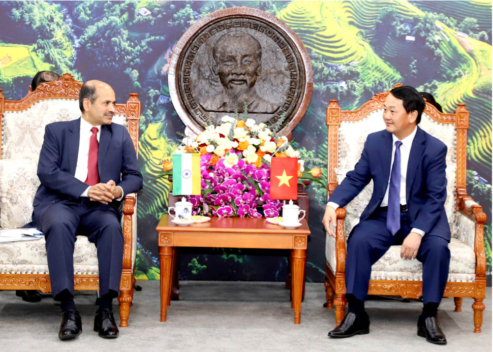Bí thư Tỉnh ủy Hầu A Lềnh tiếp xã giao Đại sứ Đặc mệnh toàn quyền Ấn Độ tại Việt Nam