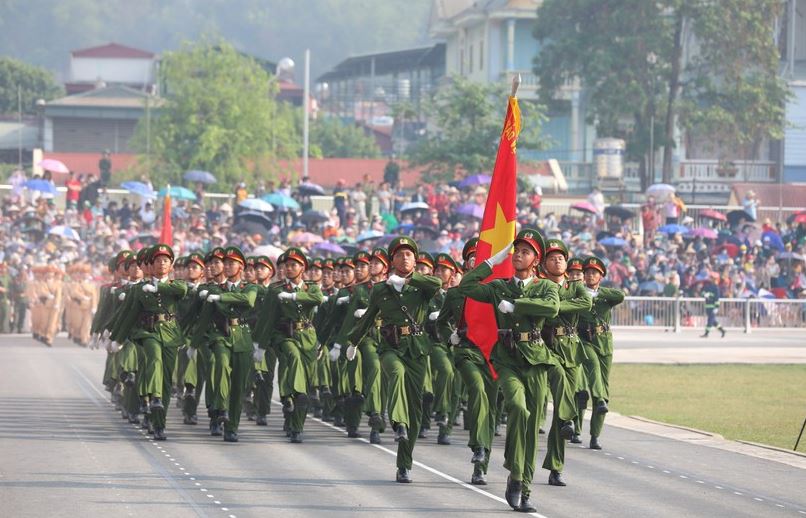 Hợp luyện toàn khối diễu binh, diễu hành kỷ niệm 70 năm Chiến thắng Điện Biên