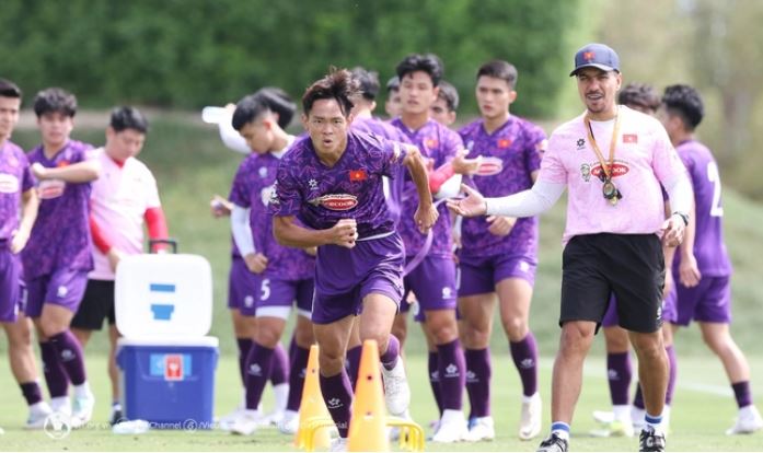 Đội tuyển U23 Việt Nam tích cực rèn sức mạnh dưới trời nắng gắt