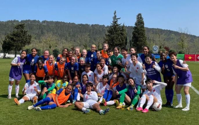 ĐT U16 nữ Việt Nam thi đấu nỗ lực trước ĐT U16 Mỹ