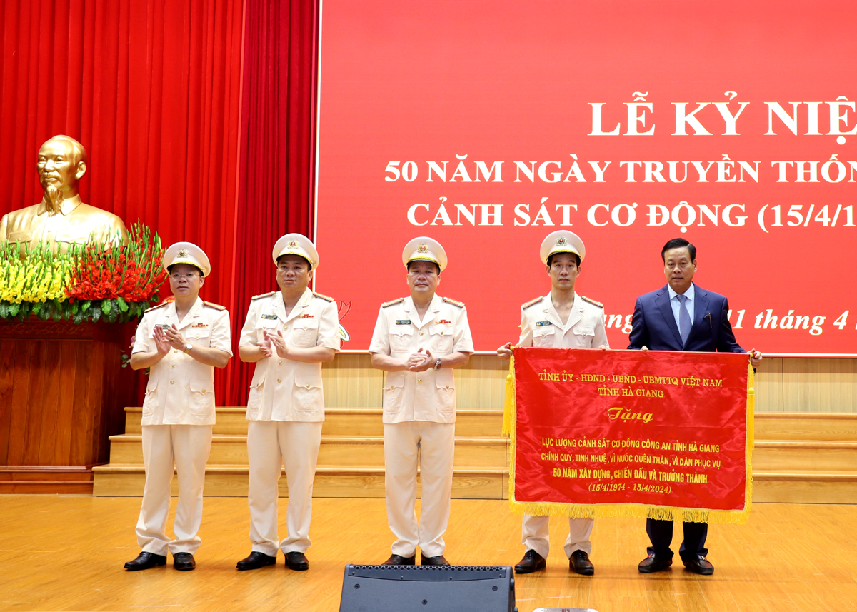 Lễ kỷ niệm 50 năm Ngày truyền thống lực lượng Cảnh sát cơ động