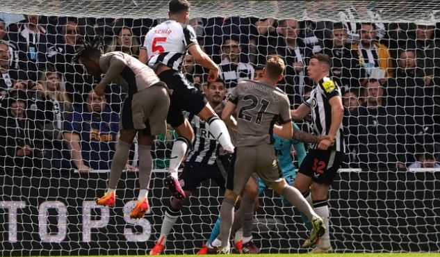 Newcastle United thắng thuyết phục Tottenham