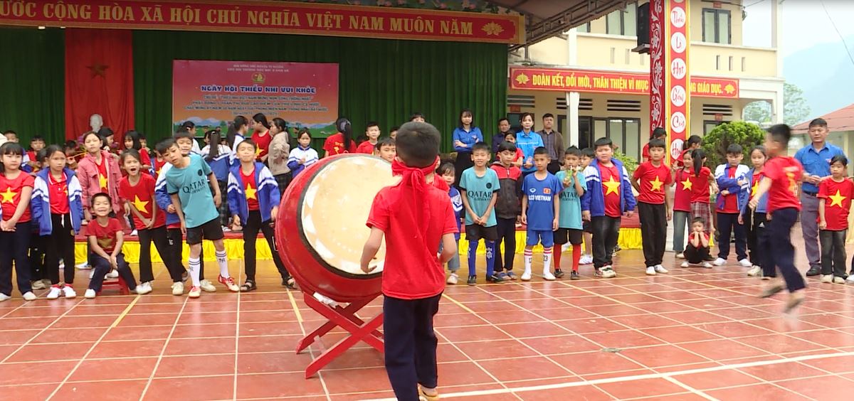 Thiếu nhi Hà Giang hướng về ngày 30/4
