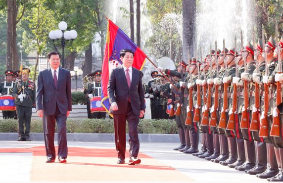 Lễ đón chính thức Chủ tịch nước Lương Cường thăm cấp Nhà nước đến Lào