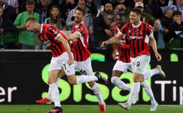 AC Milan giành chiến thắng dễ dàng trên sân khách