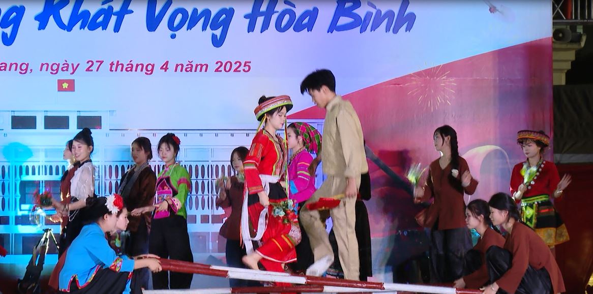 Chương trình nghệ thuật tuổi trẻ Hà Giang - Khát vọng hoà bình