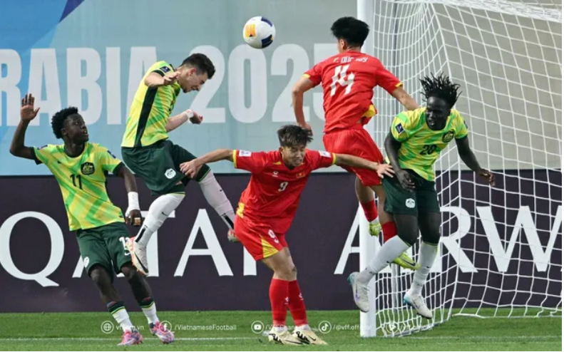 VCK U17 châu Á 2025, bảng B: U17 Việt Nam hoà U17 Australia