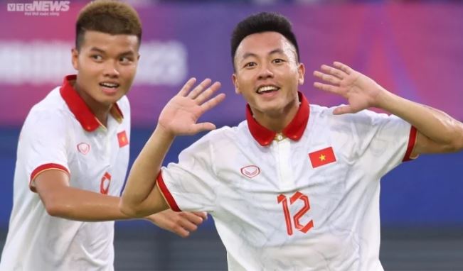 Đánh bại U22 Singapore, U22 Việt Nam chiếm ngôi đầu bảng B SEA Games 32