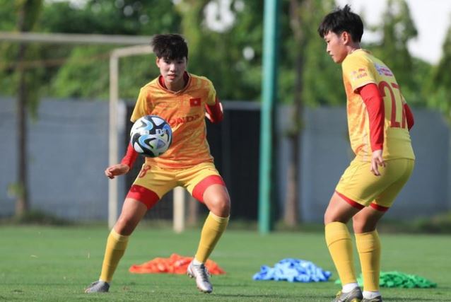 ĐT nữ Việt Nam làm quen với trái bóng OCEAUNZ của VCK bóng đá nữ thế giới 2023