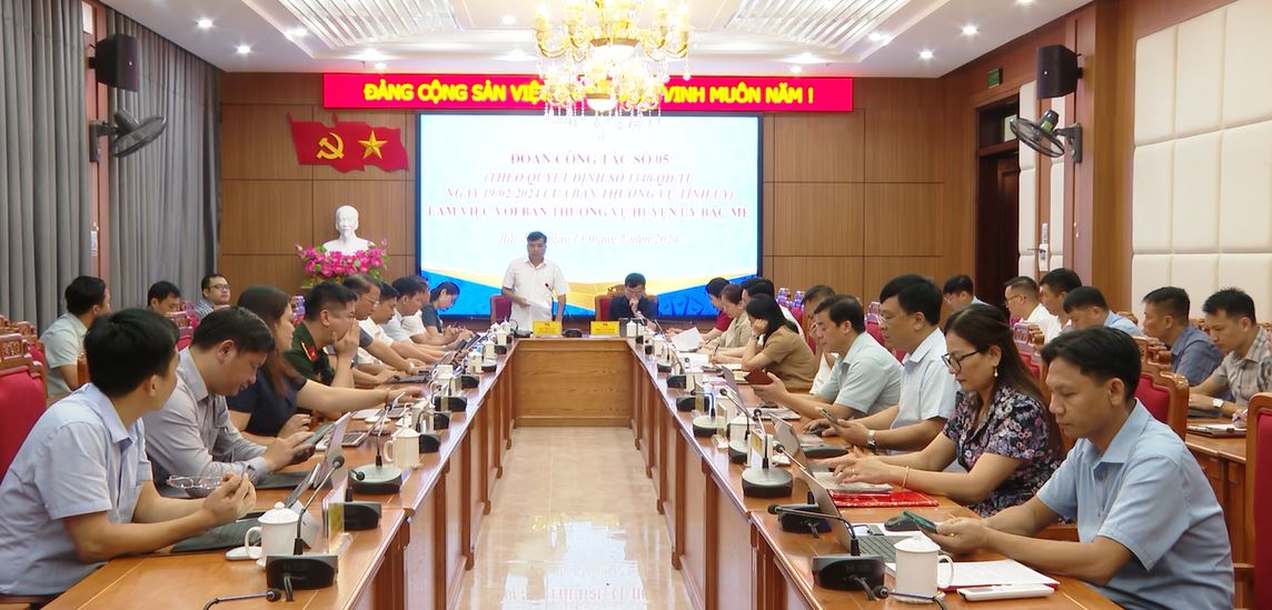 Đoàn công tác số 5 làm việc với BTV Huyện ủy Bắc Mê