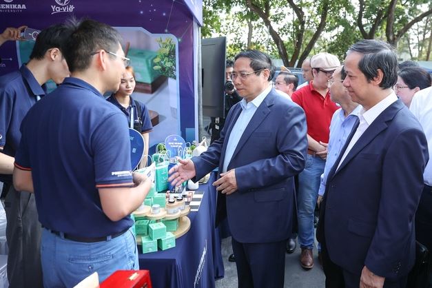 Thủ tướng: Học sinh, sinh viên quyết tâm, kiên trì đương đầu thách thức, lập nghiệp thành công
