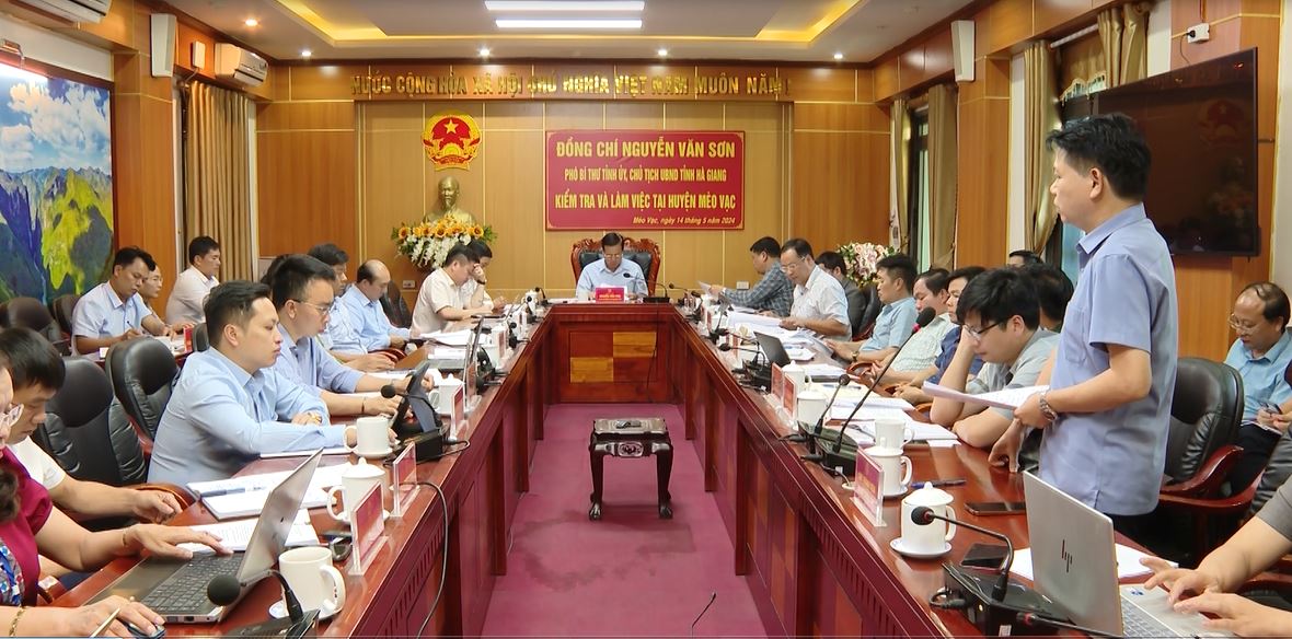 Chủ tịch UBND tỉnh Nguyễn Văn Sơn làm việc với lãnh đạo huyện Mèo Vạc