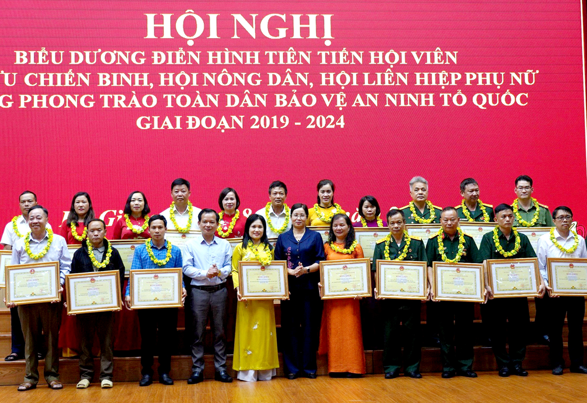 Biểu dương điển hình tiên tiến trong phong trào toàn dân bảo vệ an ninh Tổ quốc