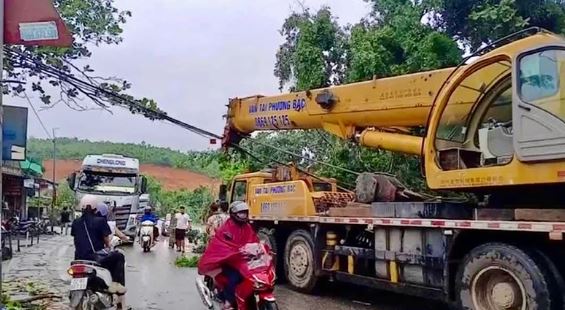Mưa lớn kèm dông lốc làm hư hỏng hơn 280 ngôi nhà ở Tuyên Quang