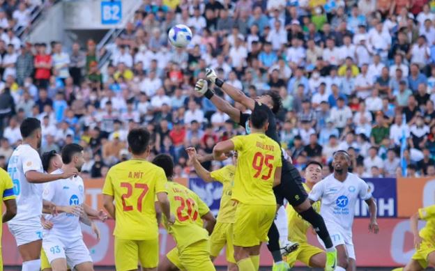 Nam Định thắng Thanh Hóa, tiến sát ngôi vô địch V.League
