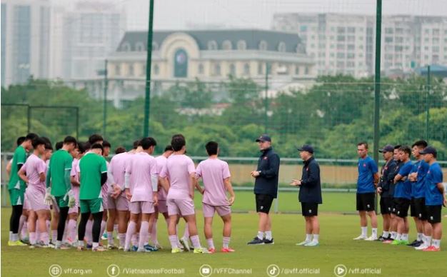 HLV Cristiano Roland hài lòng với tiến bộ của U16 Việt Nam trước ngày lên đường dự giải quốc tế