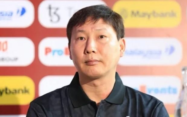 HLV Kim Sang Sik chốt danh sách 26 cầu thủ đấu Manchester United