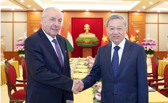 Tổng thống Hungary Sulyok Tamas và Phu nhân rời Hà Nội, kết thúc thăm chính thức Việt Nam
