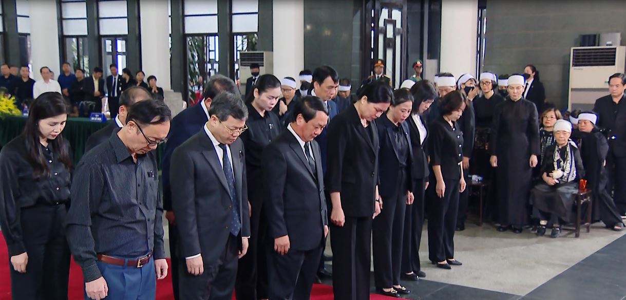 Đoàn Đại biểu tỉnh Hà Giang viếng nguyên Chủ tịch nước Trần Đức Lương