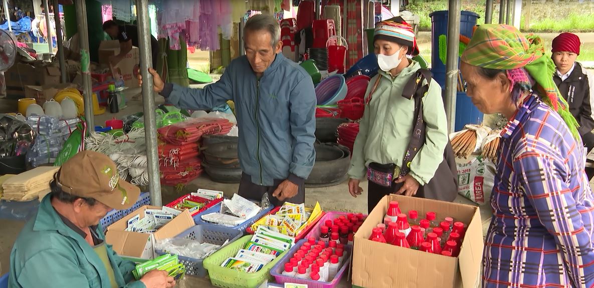 Chuyển biến trong kinh doanh vật tư Nông lâm nghiệp tại các chợ phiên