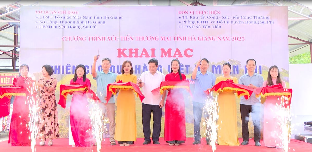 Phiên chợ đưa hàng Việt về miền núi tại huyện Hoàng Su Phì
