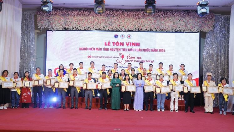 Tôn vinh 100 người hiến máu tiêu biểu toàn quốc năm 2024