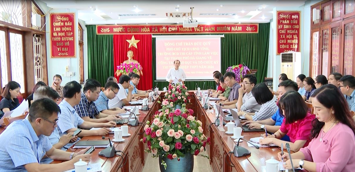Phó Chủ tịch UBND tỉnh Trần Đức Quý kiểm tra công tác chuẩn bị thi tốt nghiệp THPT